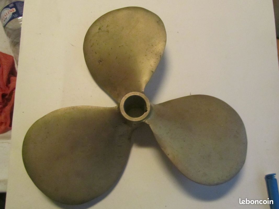 Hélice en bronze de bateau (image 1)