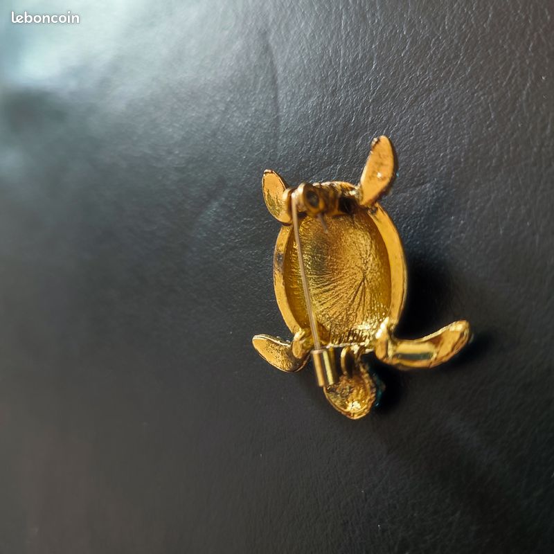 Broche Tortue Métal Doré Avec Cabochon Strass Fumé Irisé - Vintage XXème Siècle, Neuf Sans Emballage