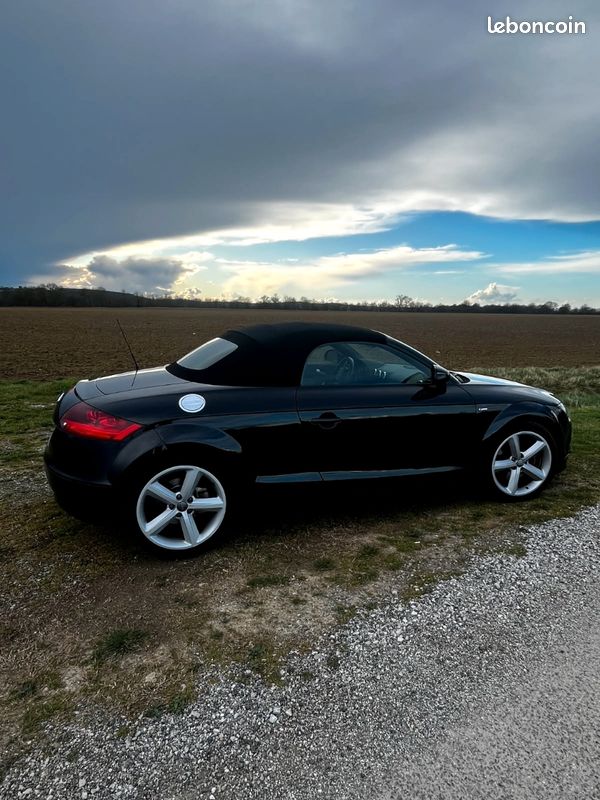 Audi TT ROADSTER S-LINE 200CV - Voitures