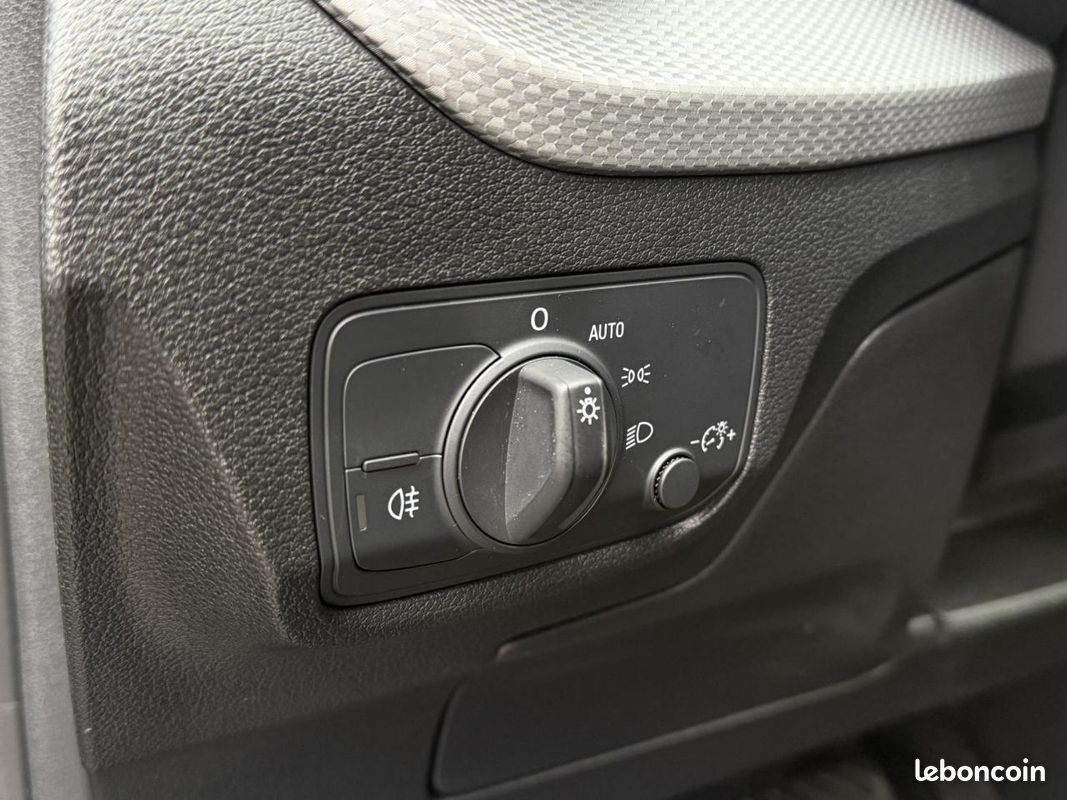 AUDI Q2 35 TFSI 150 S-Tronic S Line avec Caméra et Hayon électrique (image 24)