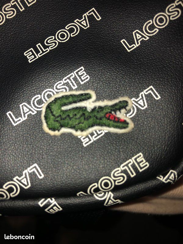 Sacoche Lacoste noir ,très bon état (image 2)