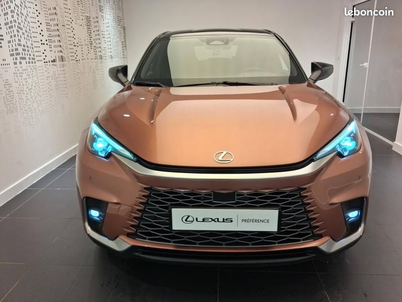 Lexus LBX 1.5 136ch Cool 2WD (image 2)