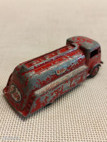 Camion Citerne Dinky Toys Ford Esso – Rouge, Collection Vintage échelle 1/50
