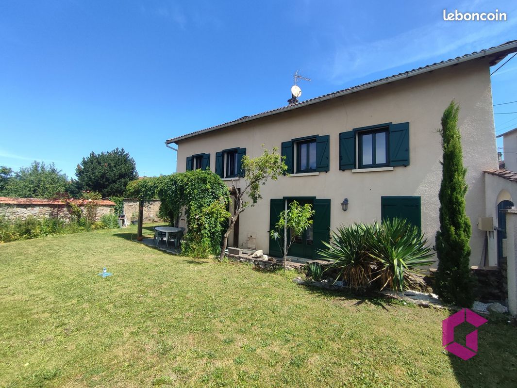 Maison 9 pièces 178 m² · à Ambert · 178 m² · 245 000 €