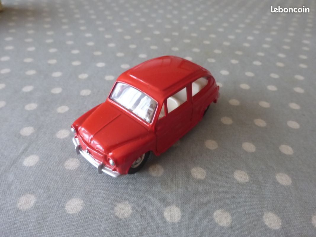 Atlas Editions Dinky Toys 520 - Fiat 600D - Red