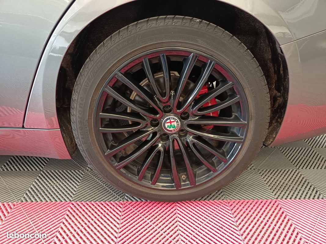 ALFA ROMEO GIULIA MY19 2.2 190 CH AT8 EXECUTIVE - ATTELAGE / CAMERA / Garantie (image 10)