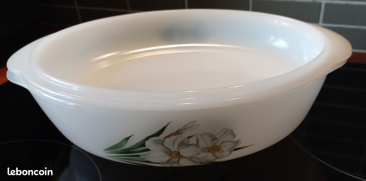 PLAT COCOTTE RONDE Saladier FOUR fleurs ROSES ROUGES ARCOPAL EUR 6,99 - FR