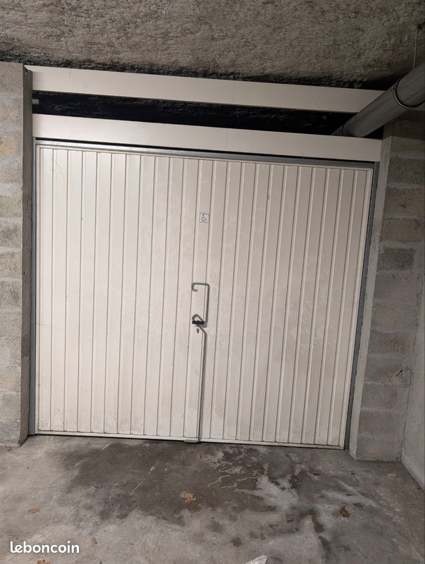 Grand box de garage sécurisé en souterrain Pessac proximité du tram · 29 000 €