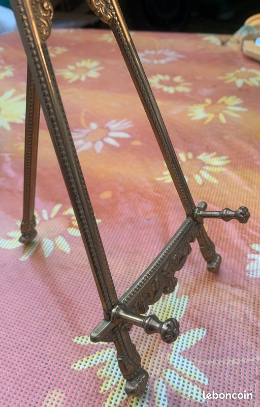 Chevalet de table en laiton (image 2)