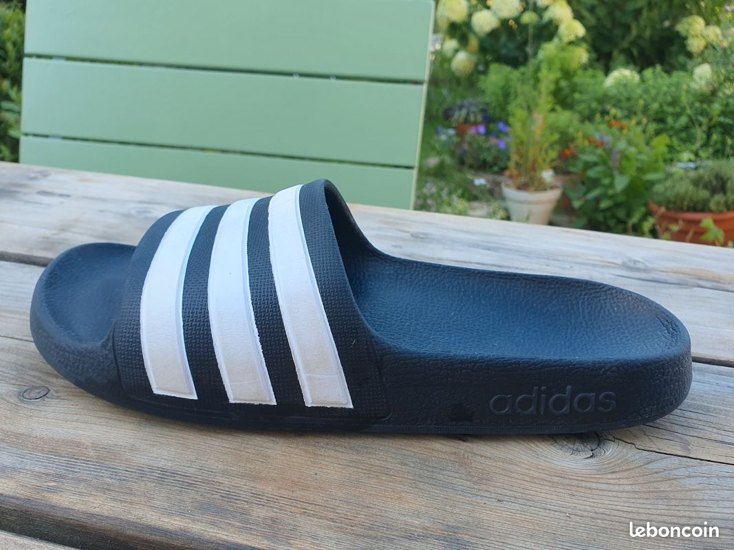 Claquettes enfant adidas taille 35 Chaussures