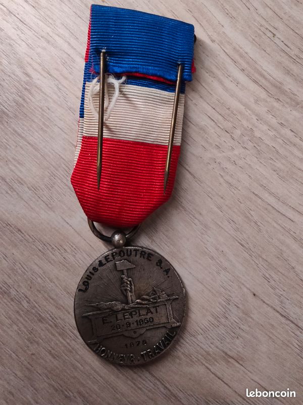 Médaille D'honneur Du Travail En Vermeil - France 1975 - Qualité Exceptionnelle - Parfait état