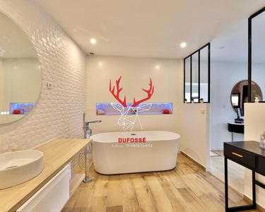 Maison 1 890 000 € - 305 m²