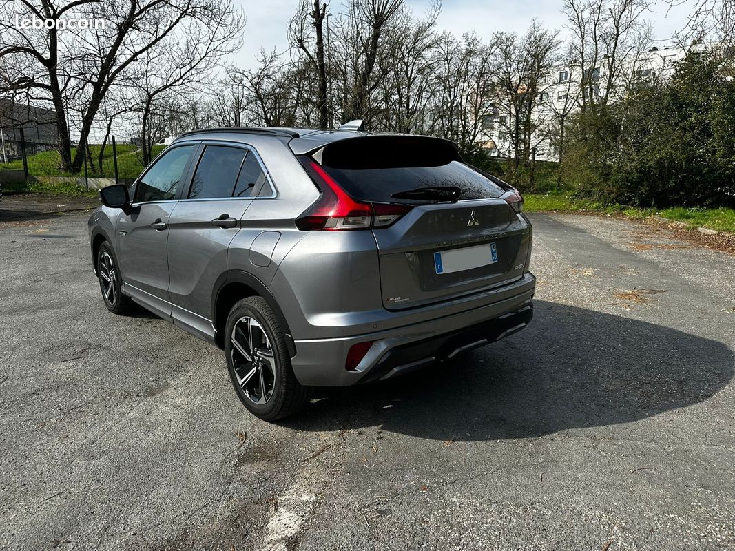 Mitsubishi Eclipse Cross 2.4 PHEV TWIN MOTOR 4WD INSTYLE (image 2)