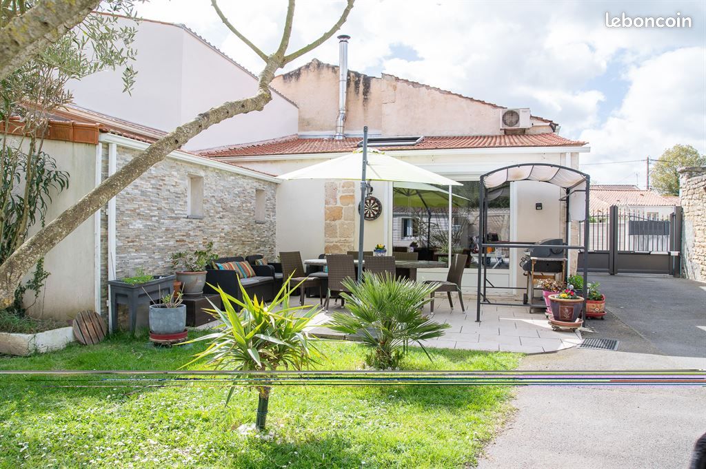 Maison 6 pièces 202 m² · à Surgères · 202 m² · 325 000 €