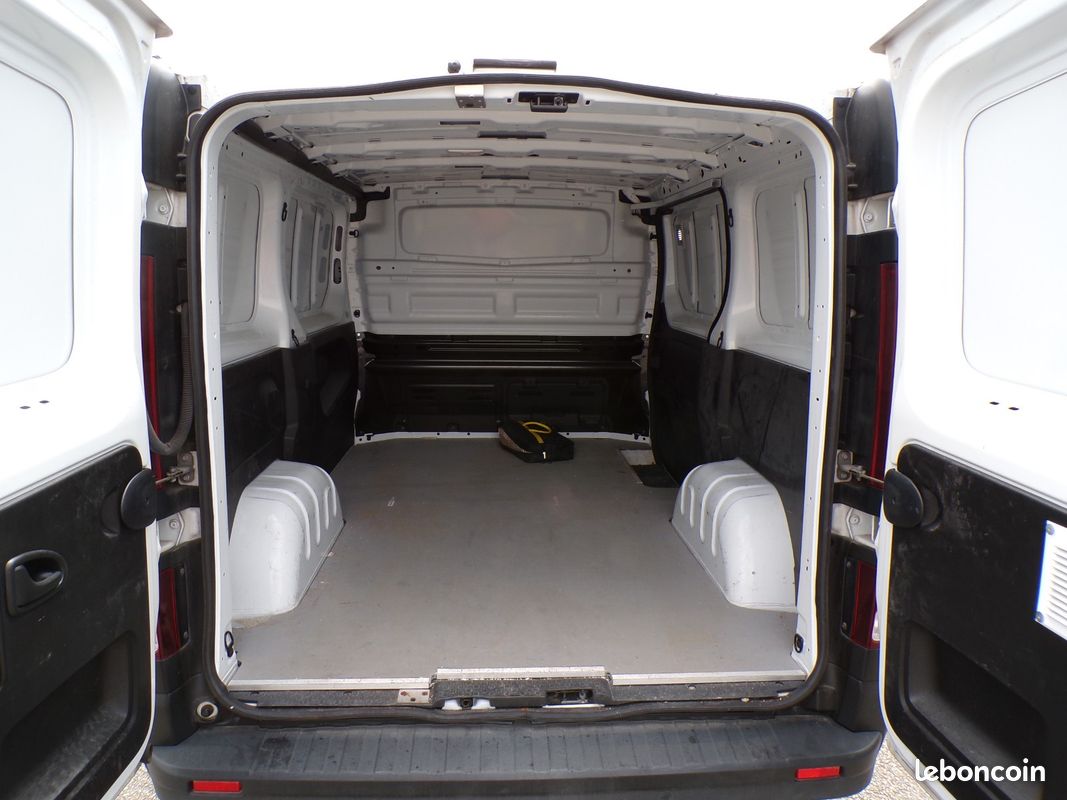 Renault Trafic III Fourgon 2.L 130CH L1H1 2T8 Grand Confort (image 14)