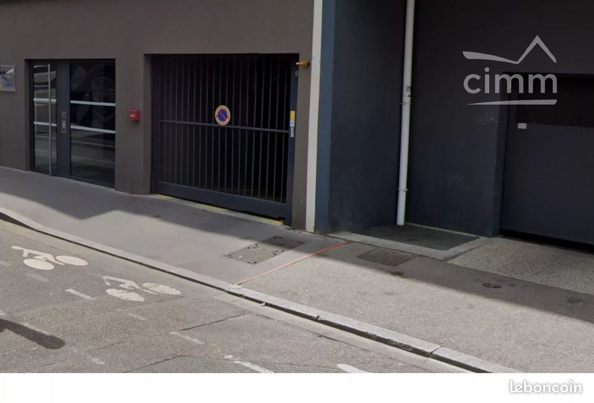 Parking/box Villeurbanne · 70 €/mois