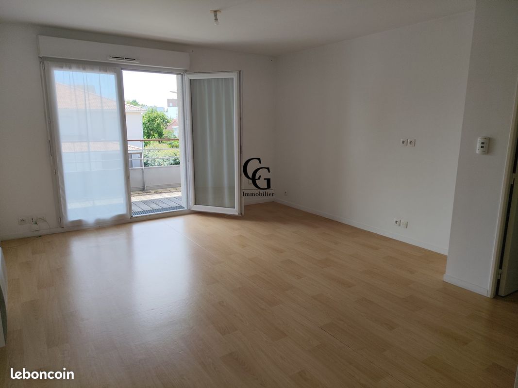 Appartement 2 pièces 48 m² · à Les Sorinières · 48 m² · 700 €