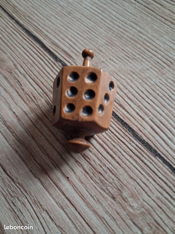 Toupie dé en bois (image 2)