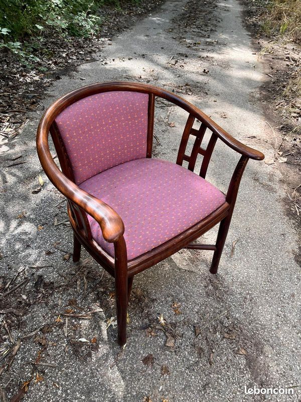 Chaise ancienne en bois et en tissu (image 4)