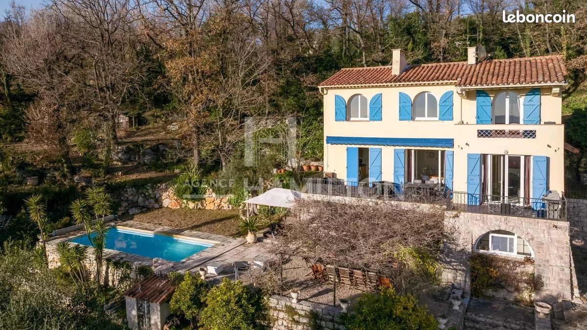 Maison 6 pièces 205 m² · à Châteauneuf-Grasse · 205 m² · 1 100 000 €
