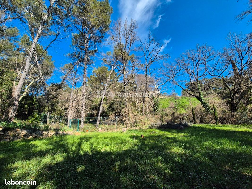 Terrain constructible · à Lorgues · 130 000 €
