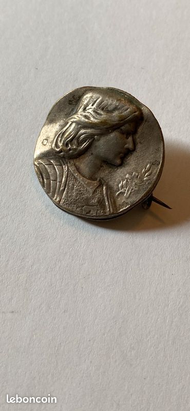 Broche Ancienne Jeanne D'Arc - Lot 83 - Occasion (vintage, Sans Marque)