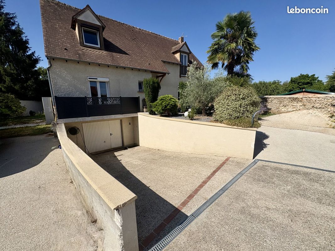 Maison 6 pièces 168 m² · à Saint-Sauveur-sur-École · 168 m² · 575 000 €