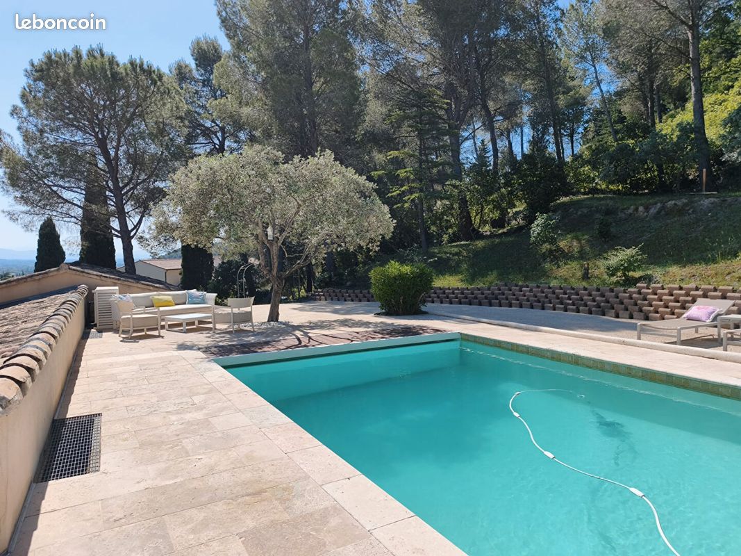 Maison 8 pièces 327 m² · à Saint-Saturnin-lès-Avignon · 327 m² · 998 000 €