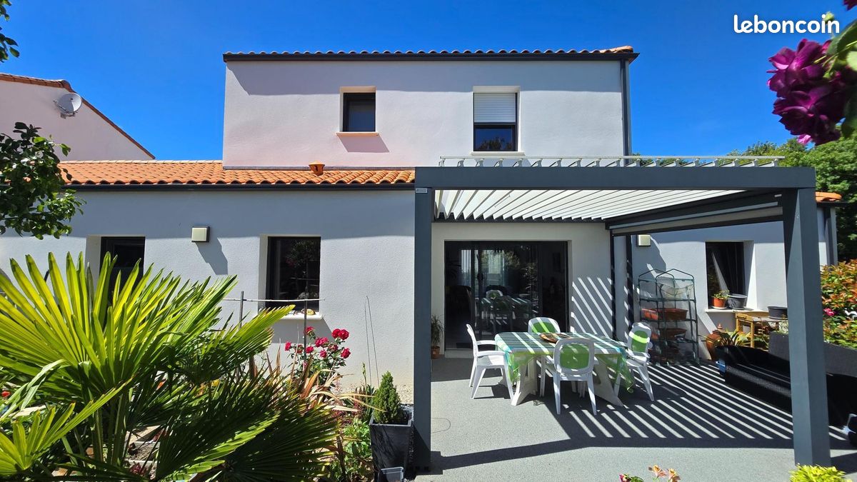 Maison 4 pièces 101 m² · aux Achards · 101 m² · 299 900 €