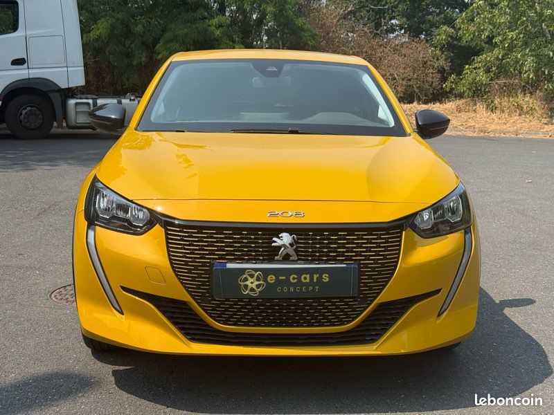 PEUGEOT 208 II 5 Portes e-208 136ch « STYLE » (image 8)
