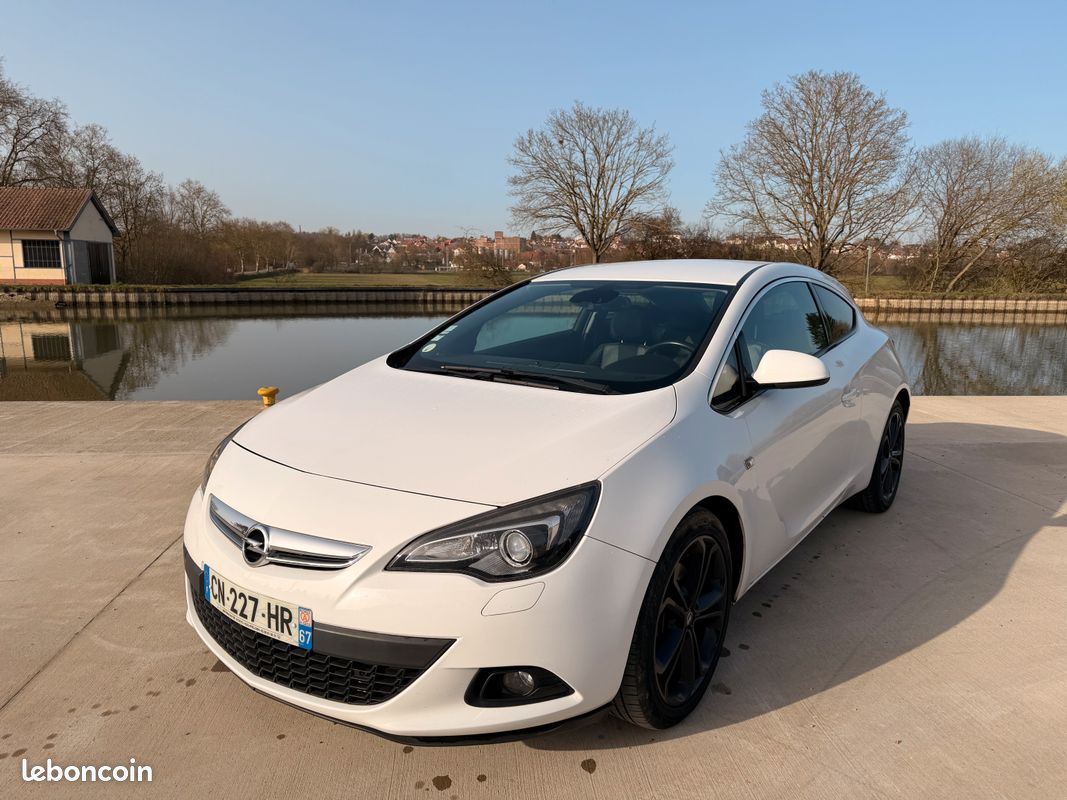 Opel Atra 2.0 CDTI 165 GTC (image 1)