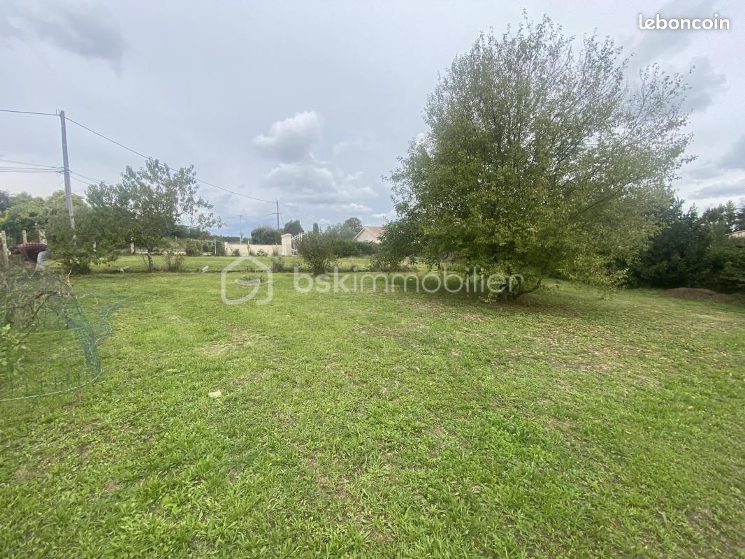 Terrain 467 m² · à Villegouge · 59 500 €