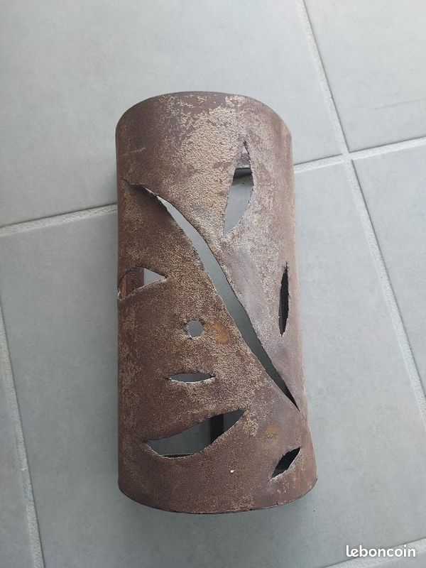 Luminaire rouillé (image 1)