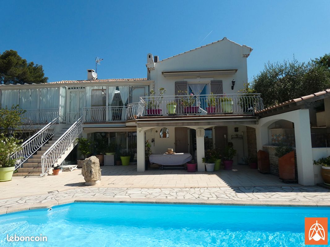 Maison 7 pièces 335 m² · à Lamanon · 335 m² · 650 000 €