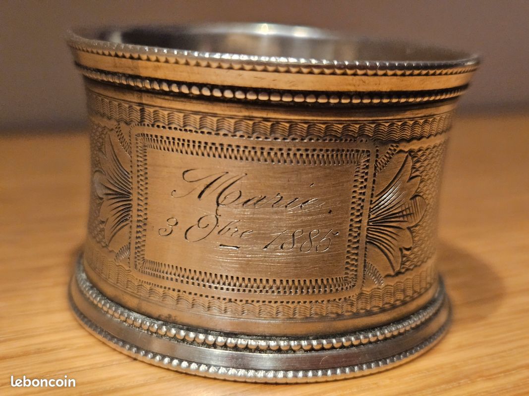 Rond De Serviette En Argent Massif – Art De La Table Vintage