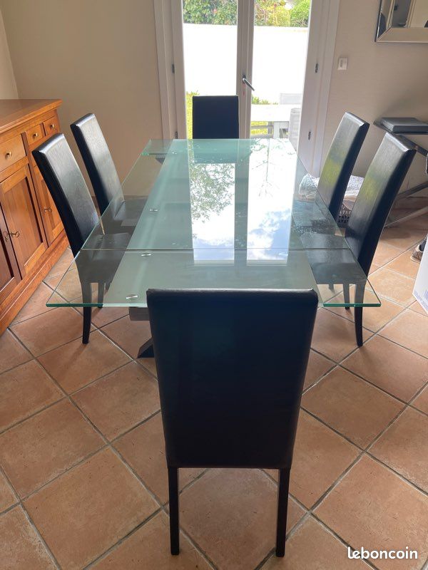 Table en verre (image 1)