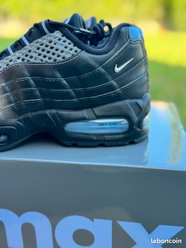 Nike Air Max 95 Big Bubble x Palace Metallic Silver (image 3)