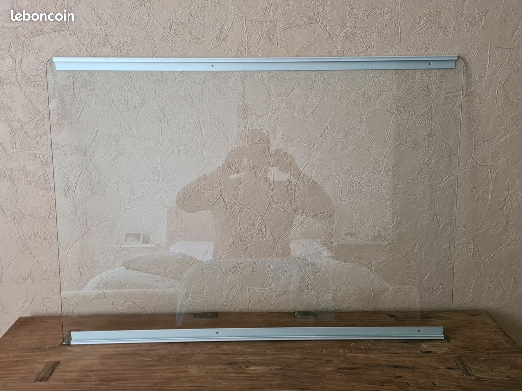 Vitre de protection murale (image 1)
