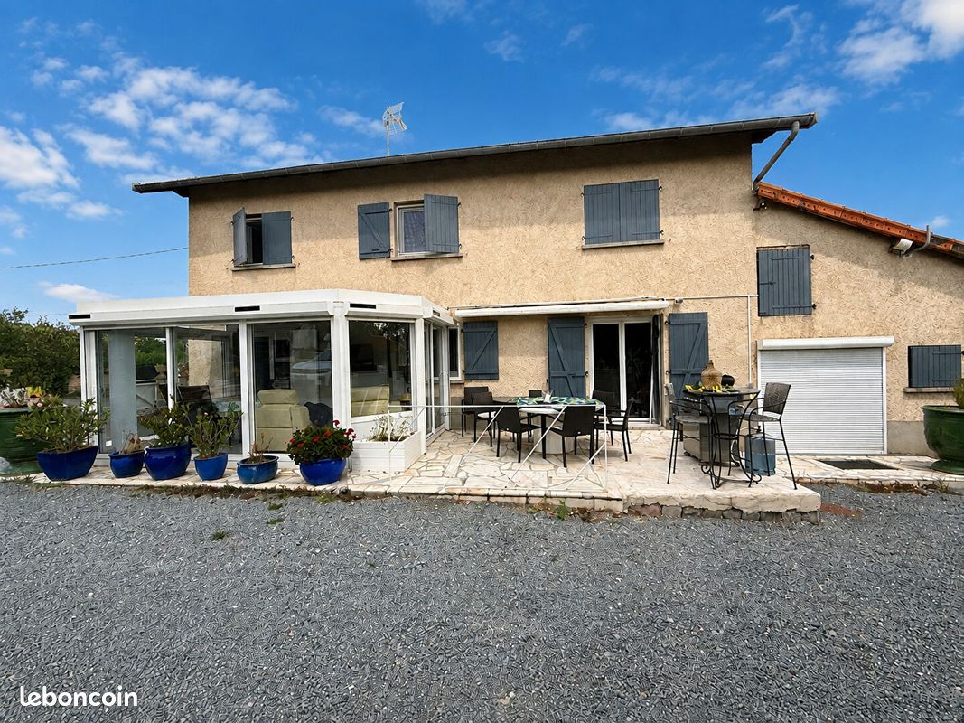 Maison 7 pièces 200 m² · à Roanne · 200 m² · 398 000 €