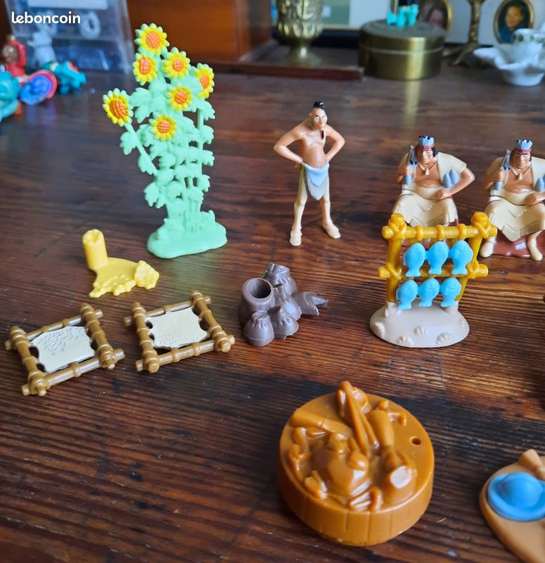 Lot personnages et accessoires Pocahontas (image 4)