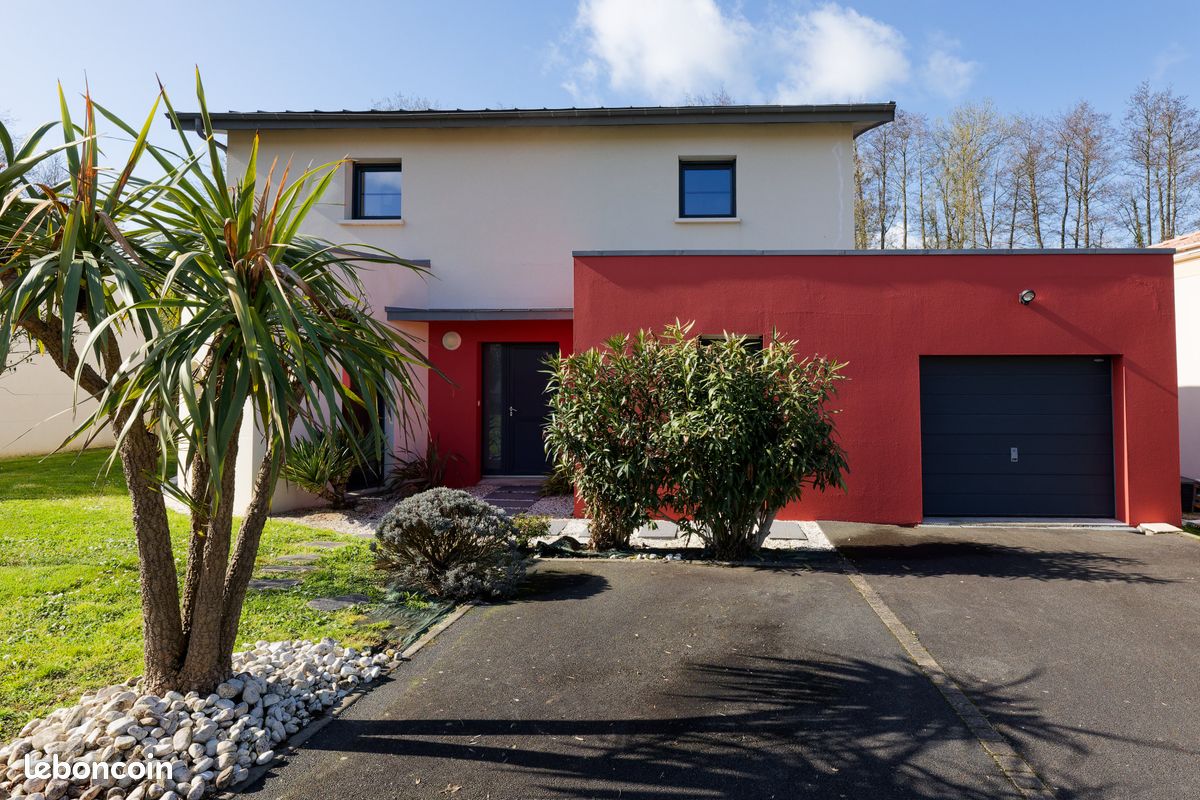 Maison 7 pièces 162 m² · à Montaigu-Vendée · 162 m² · 1 580 €/mois