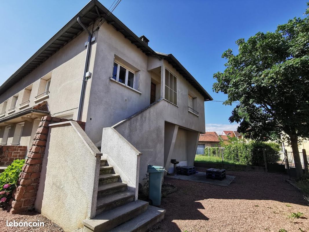 Appartement 5 pièces 85 m² · à Le Coteau · 85 m² · 630 €