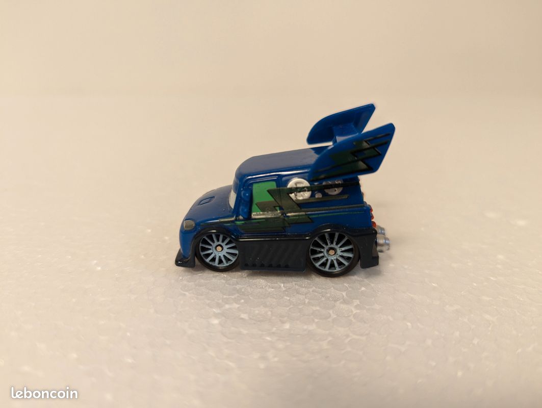 Véhicule Miniature CARS "DJ" (Disney Pixar) (image 3)
