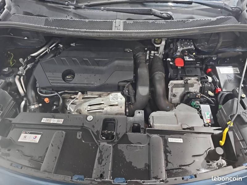 Peugeot 3008 HYBRID 225ch GT e-EAT8 (image 10)
