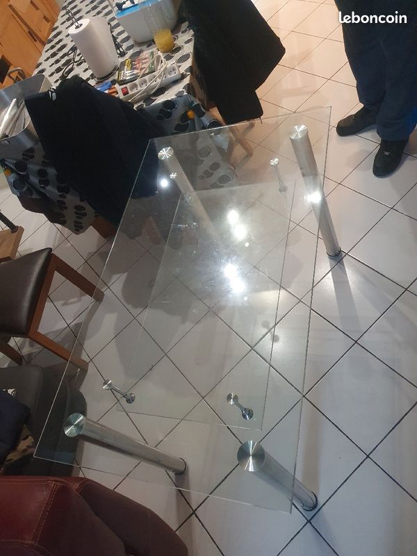 Bureau en verre (image 1)