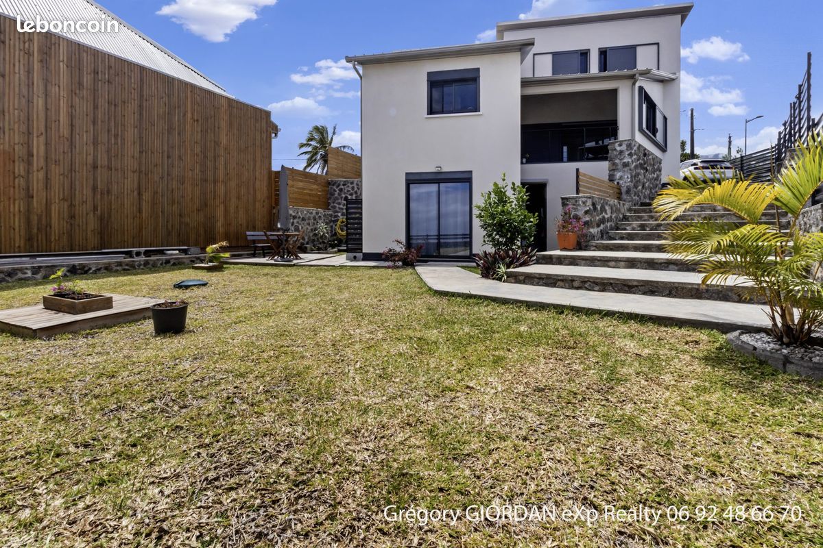 Maison 5 pièces 117 m² · à Petite-Île · 117 m² · 550 000 €