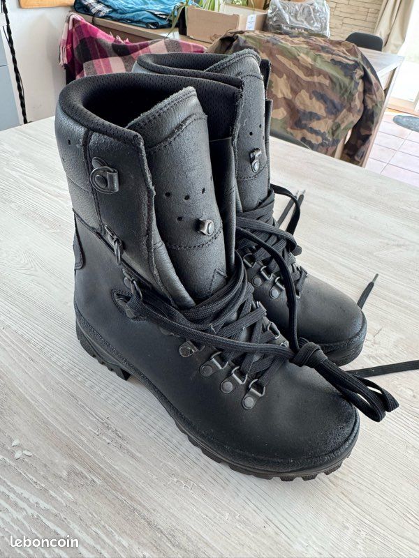 Chaussures De Combat Rangers Femmes - Taille 37, Cuir Noir, Semelle Caoutchouc, Neuf Avec Boîte