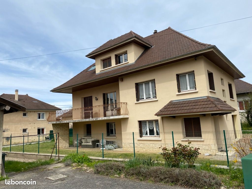 Maison 8 pièces 225 m² · à Bourgoin-Jallieu · 225 m² · 380 000 €