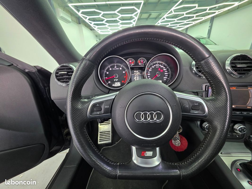 Audi TT cabriolet 2.0 TFSI / sieges chauffants / Bluetooth / feux auto / climatisation auto (image 18)
