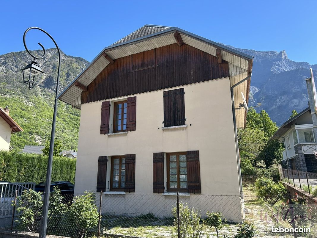 Maison 6 pièces 124 m² · à Saint-Julien-Mont-Denis · 124 m² · 219 000 €